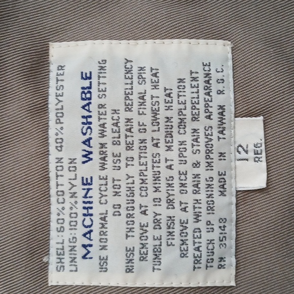 Vintage woman's outerwear with removable wool lining - Picture 6 of 12